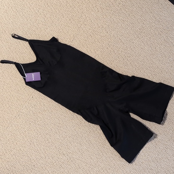 Sculpting Shapewear Bodysuit - Picture 2 of 3